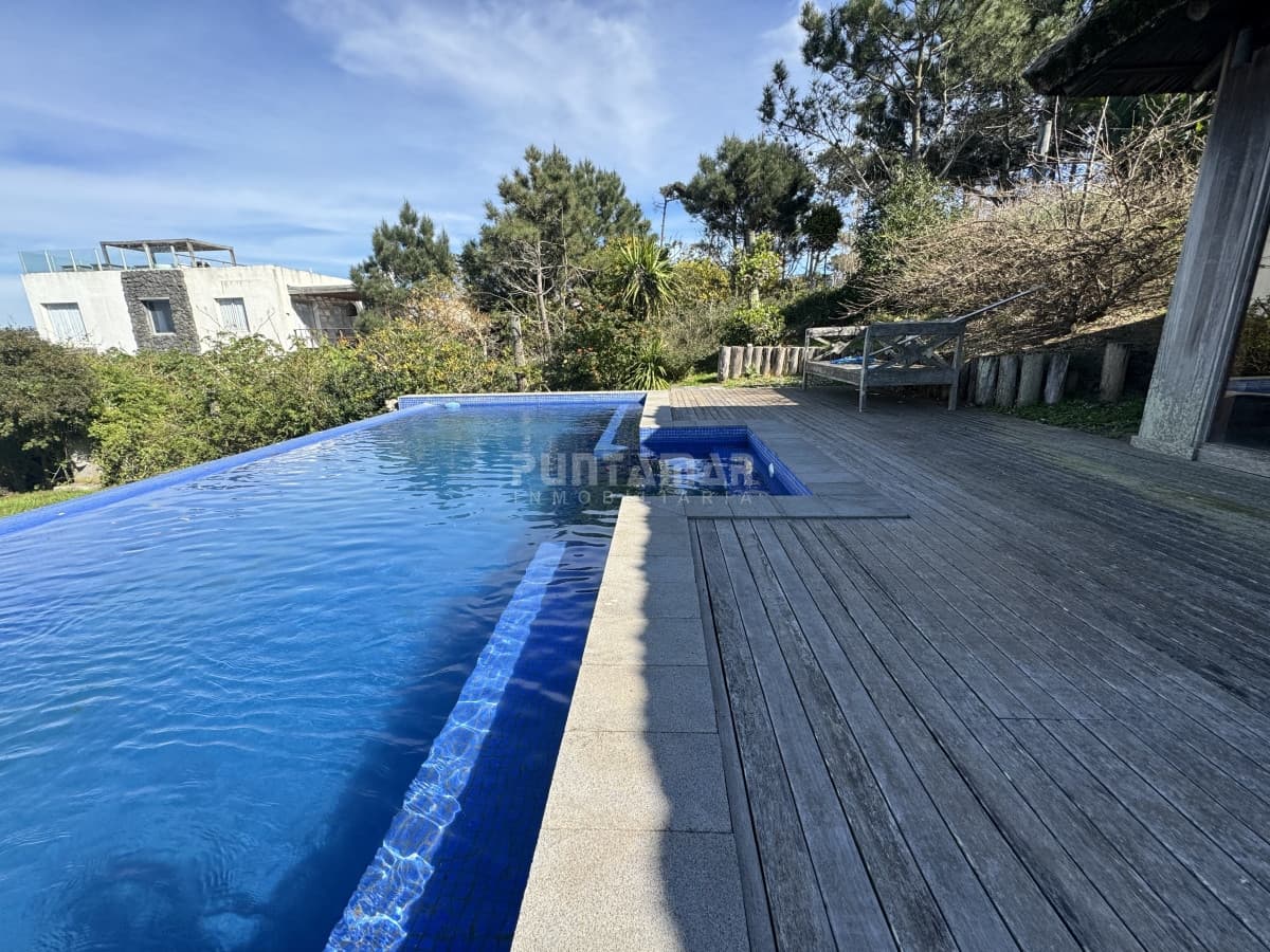 ESPECTACULAR CASA EN MONTOYA DE 3DORMITORIOS Y PISCINA   -