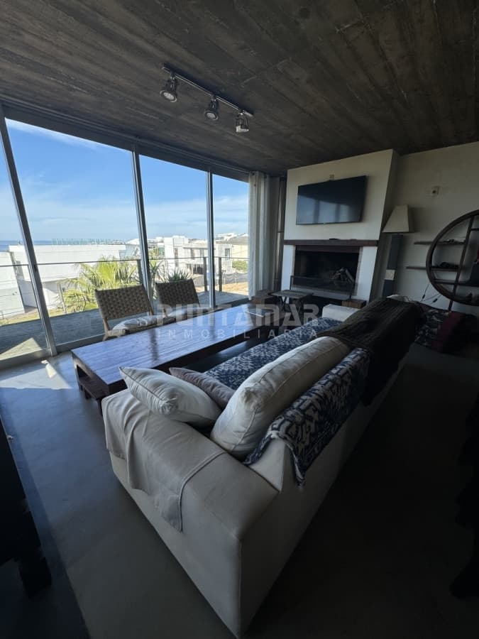 ESPECTACULAR CASA EN MONTOYA DE 3DORMITORIOS Y PISCINA   -