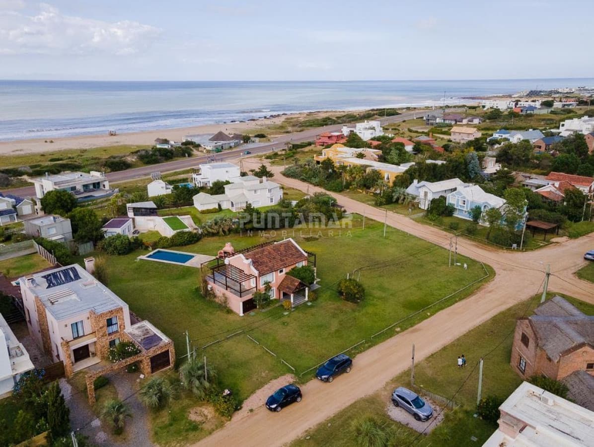 Casa ID.210868 -  VENTA CASA EN MONTOYA 4 DORMITORIOS CON PISCINA