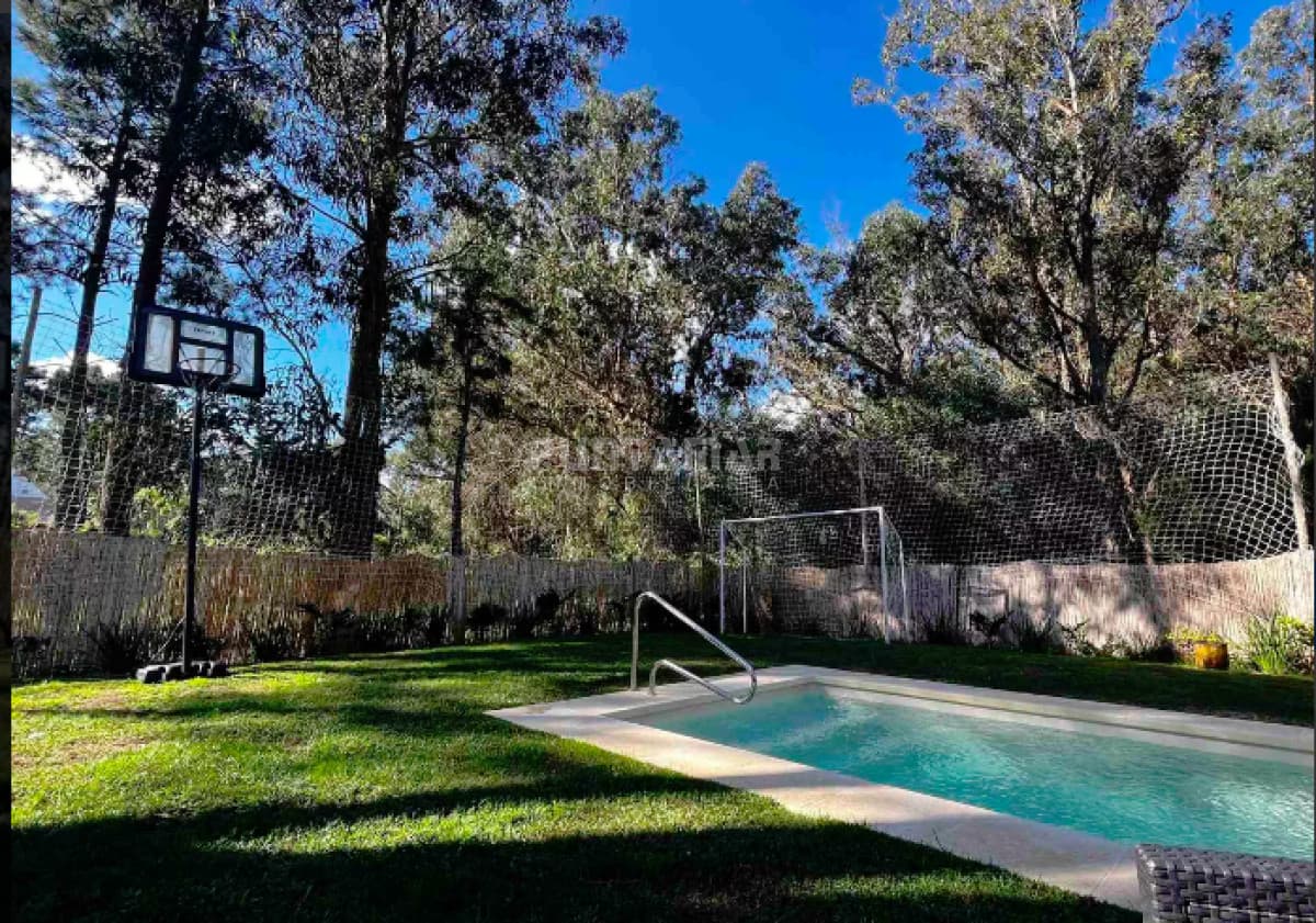 ALQUILER DE CASA EN PDA. 32 MANSA DE 3 DORMIS Y PISCINA CLIMATIZADA  -