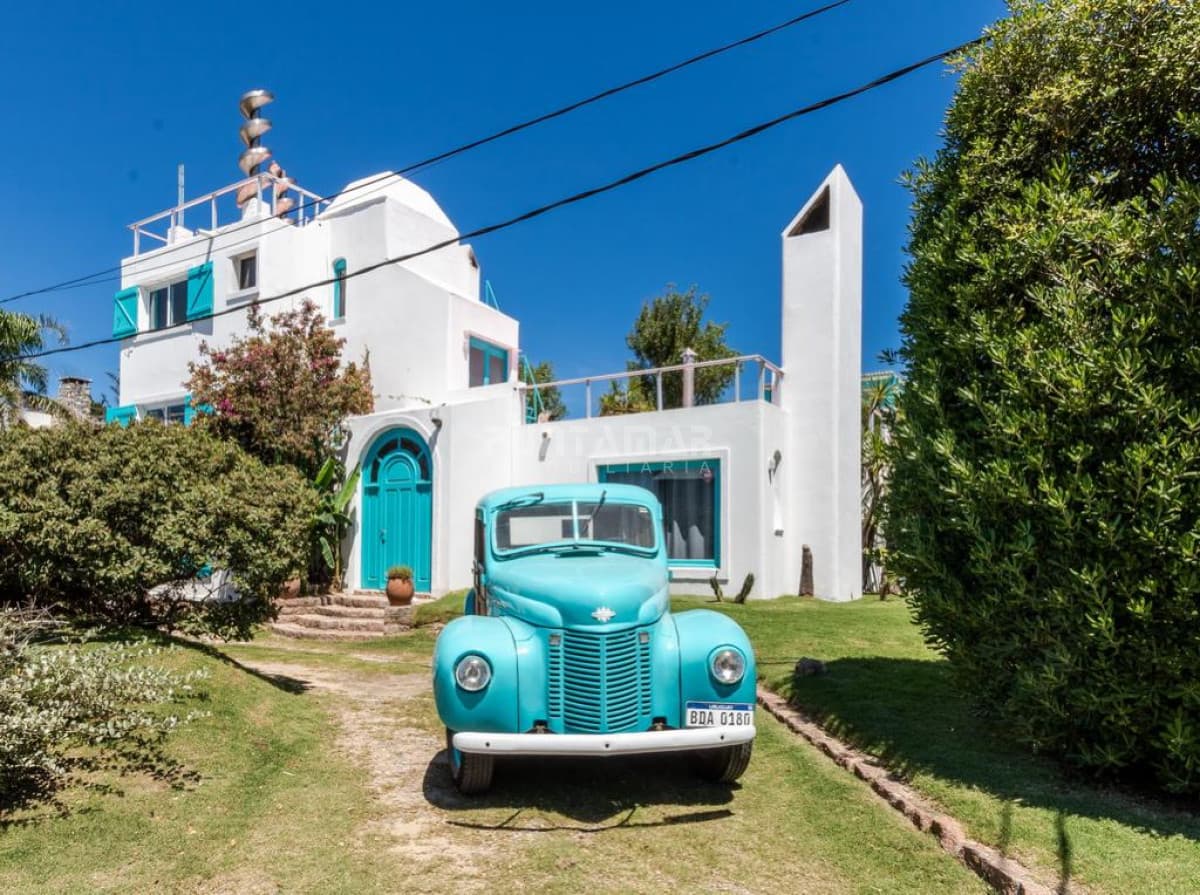 CERCA DE LA PLAYA, CASA A LA VENTA EN EL  CORAZON DE LA BARRA   -