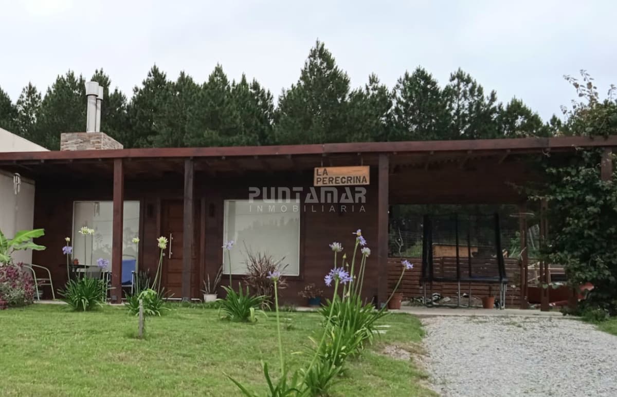 HERMOSA CASA EN PUNTA BALLENA   -