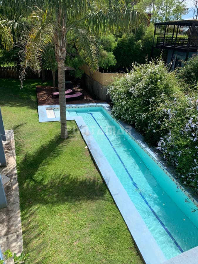 HERMOSA CASA DE 3 DORMITORIOS EN MONTOYA CON PISCINA Y A METROS DE LA PLAYA  -