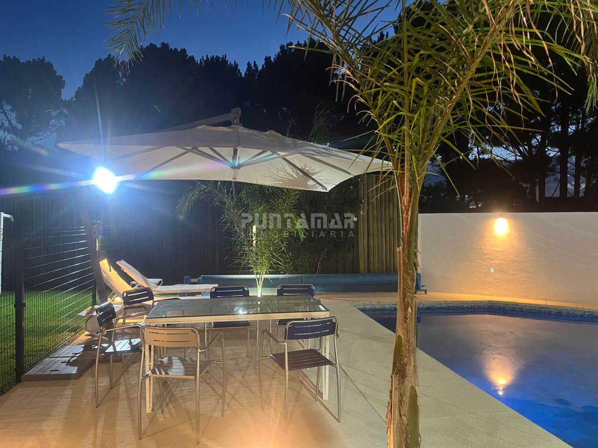 CASA EN TIO TOM A 2 CUADRAS DEL MAR  -