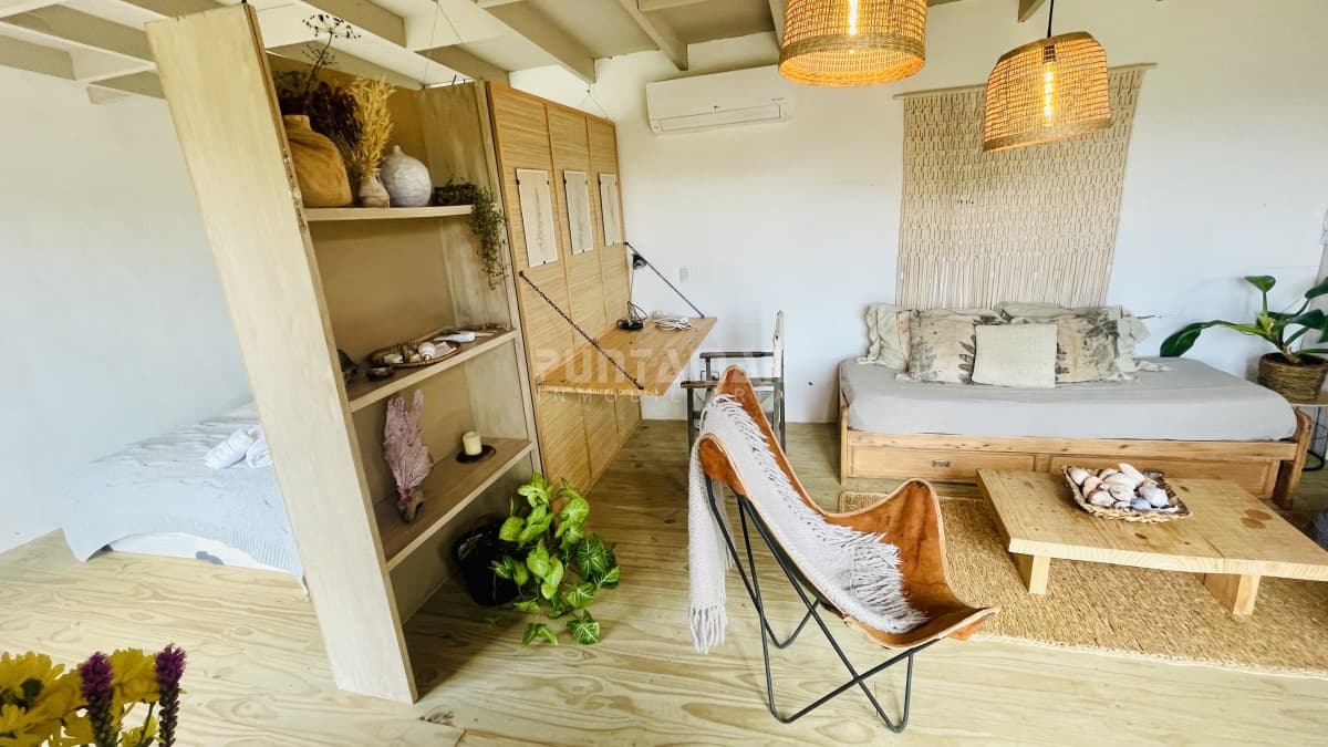 HERMOSA CASA A METROS DE LA LAGUNA DE JOSE IGNACIO  -