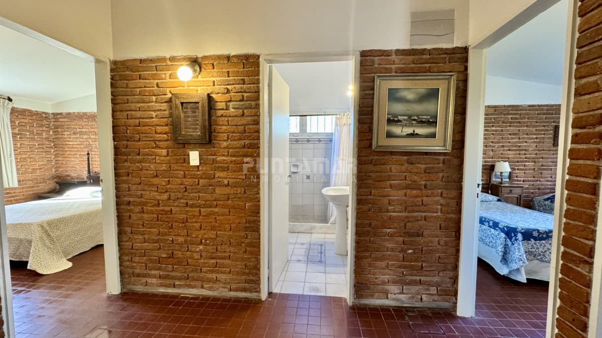 ALQUILER HERMOSO CHALET DE 4 DORMITORIOS A 900 MTS DEL MAR  -