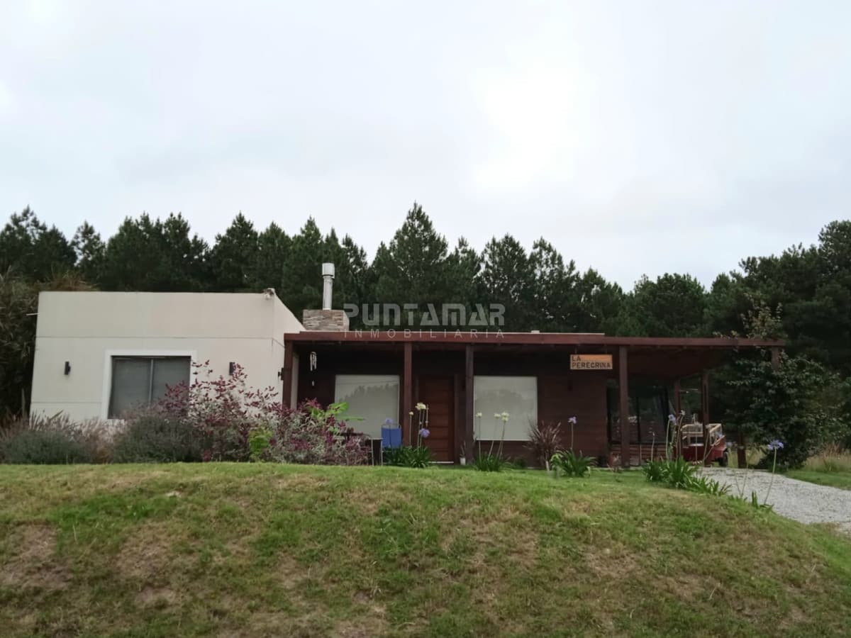 HERMOSA CASA EN PUNTA BALLENA   -