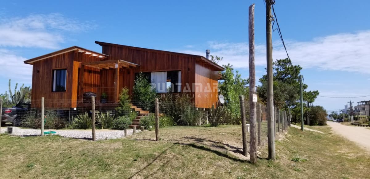ALQUILER HERMOSA CASA A ESTRENAR EN MANANTIALES  -