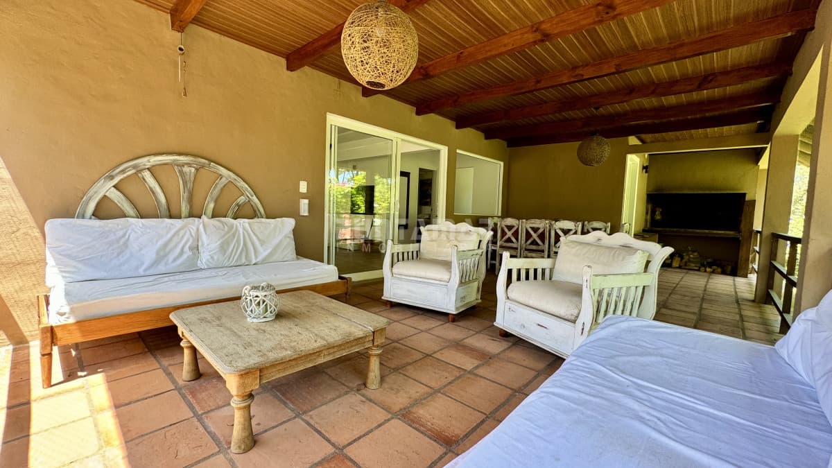 MUY LINDA CASA EN MONTOYA DE 3 DORMITORIOS Y CASA DE HUESPEDES INDEPENDIENTE   -