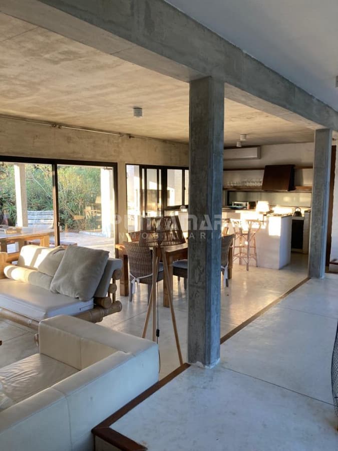ALQUILER DE CASA EN MANANTIALES 4 DORMITORIOS  -