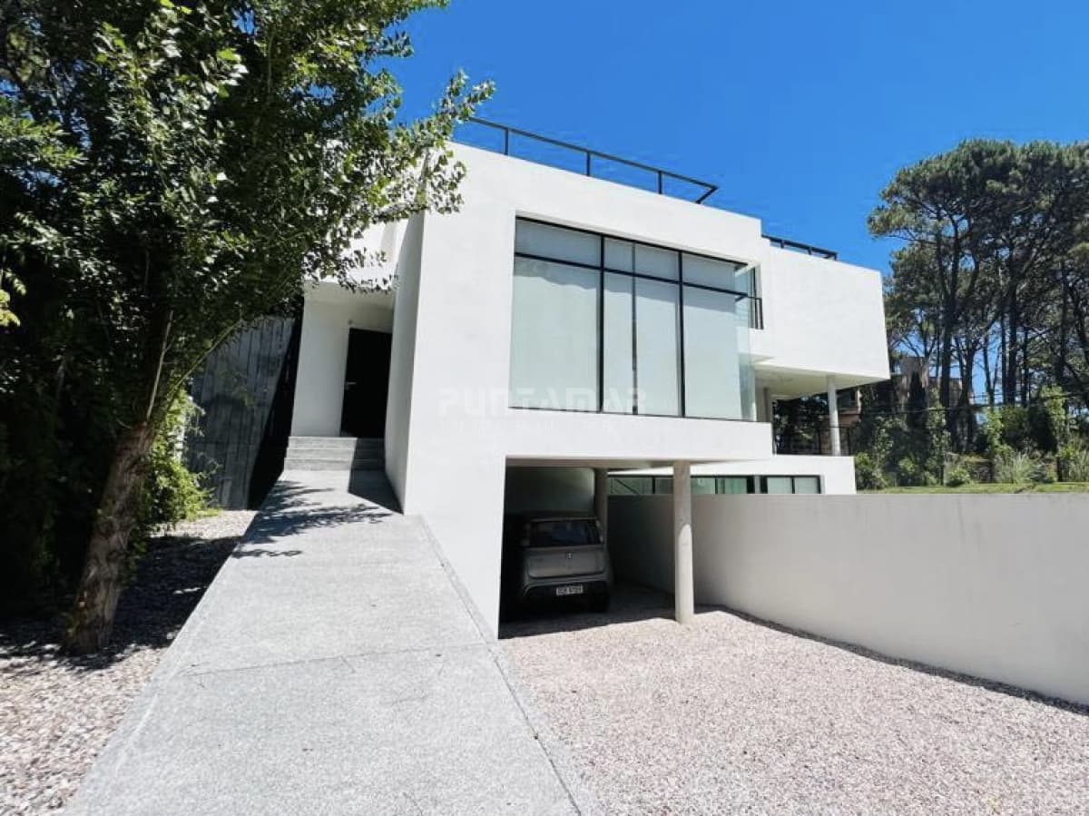 Casa ID.213149 - ESPECTACULAR CASA CON PISCINA DE 4 DORMITORIOS EN MONTOYA