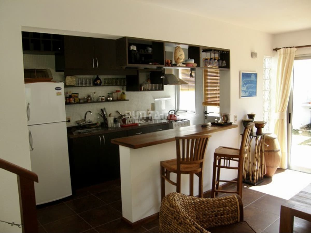 MODERNA CASA EN ALQUILER CON PISCINA EN LA BARRA  -