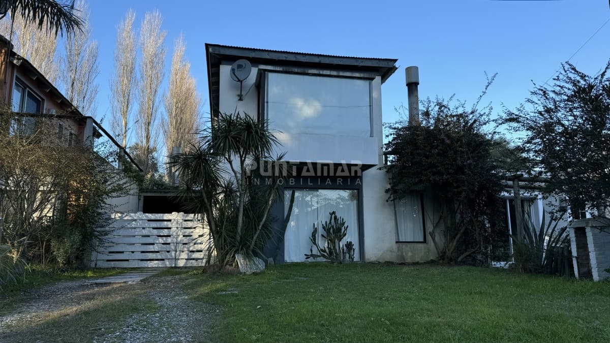 Casa ID.210787 - MUY LINDA CASA EN LA BARRA 3 DORMITORIOS CON PISCINA