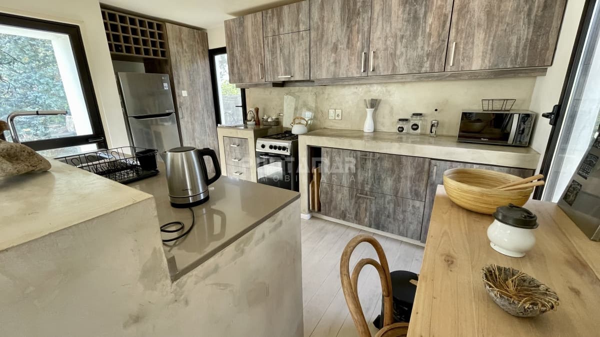 HERMOSA CASA 2 DORMITORIOS EN LA BARRA A METROS DE MEDIALUNAS CALENTITAS  -