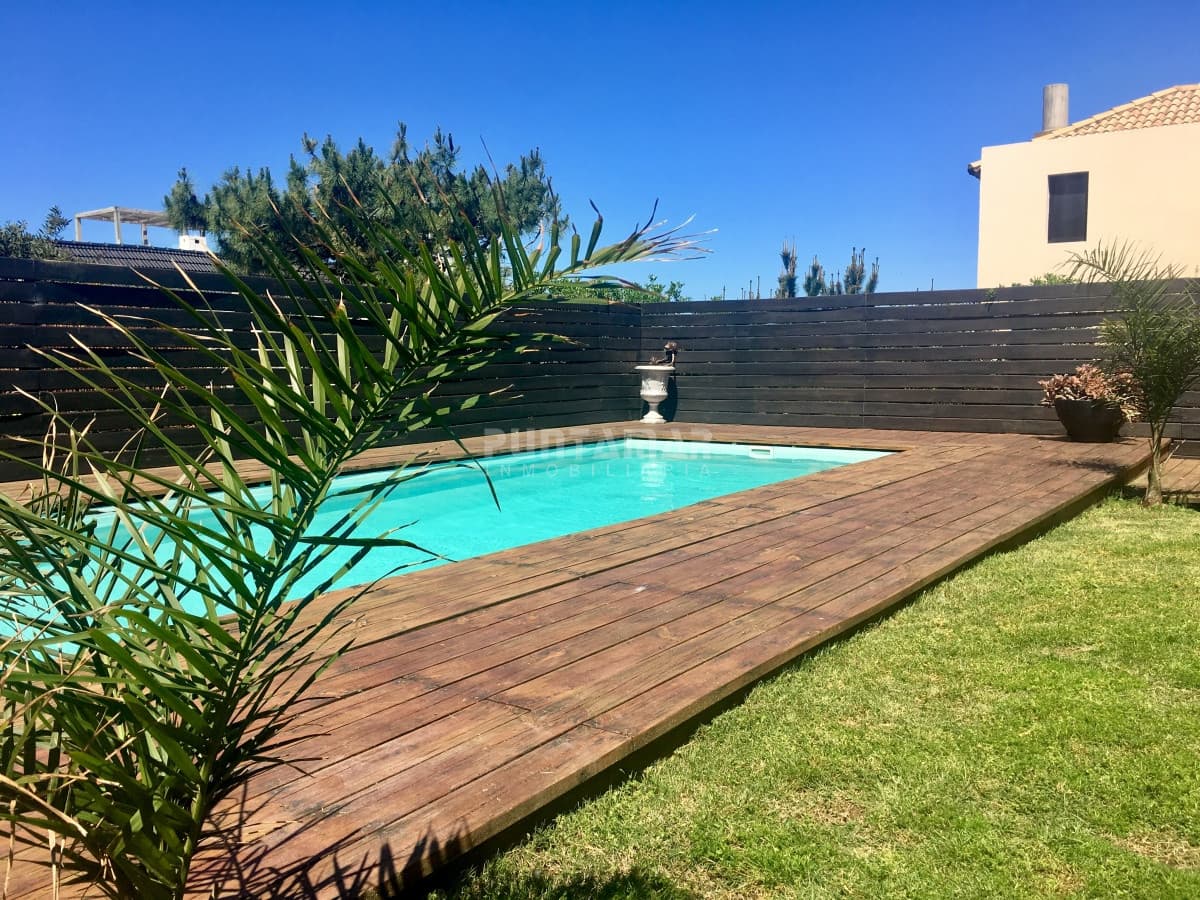 Casa ID.210775 - Casa en Montoya, La Barra en venta y alquiler con piscina