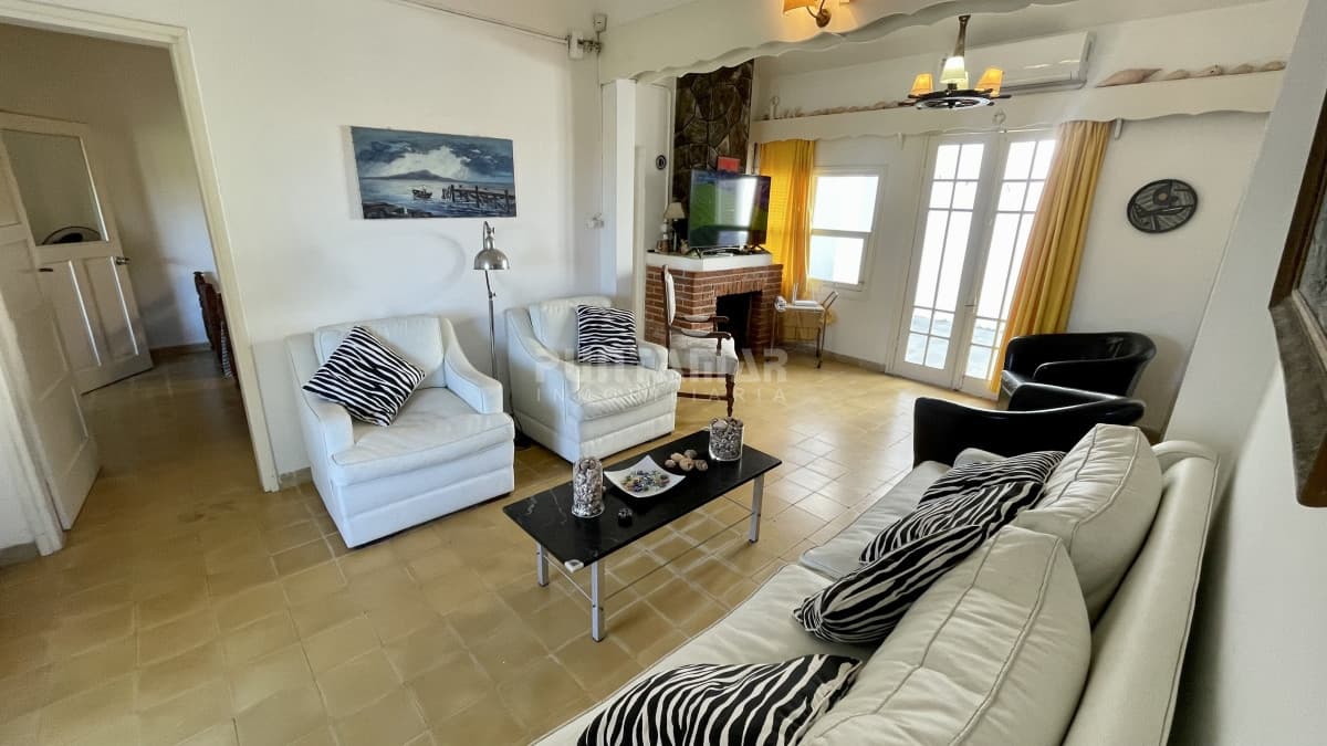 Casa en alquiler a metros del mar  -