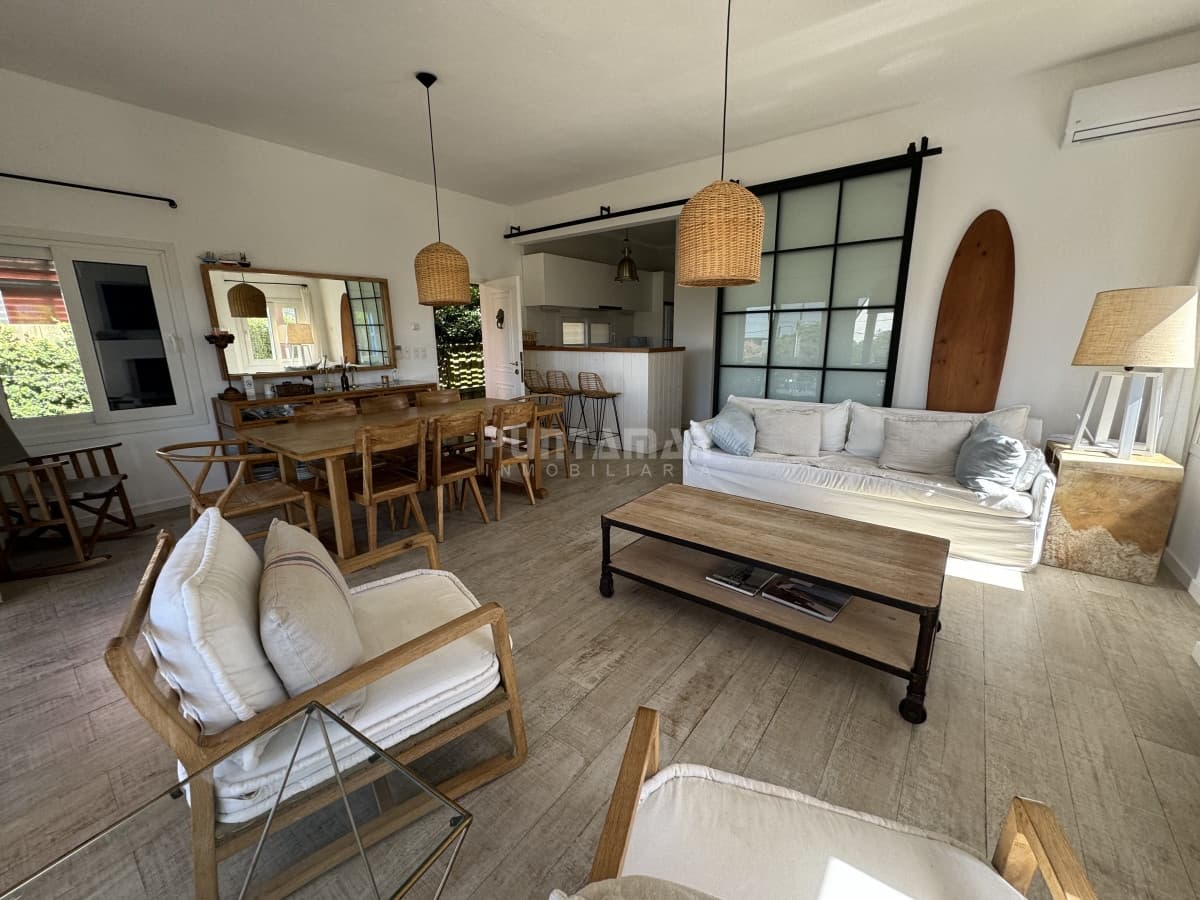 Casa en alquiler en Montoya, La Barra, 4 dormitorios   -