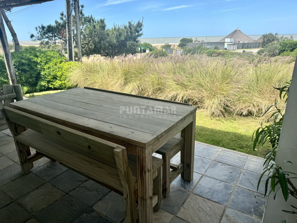 ALQUILER DE CASA EN MONTOYA CON VISTA AL MAR, 4 DOR + SERVICIO  -