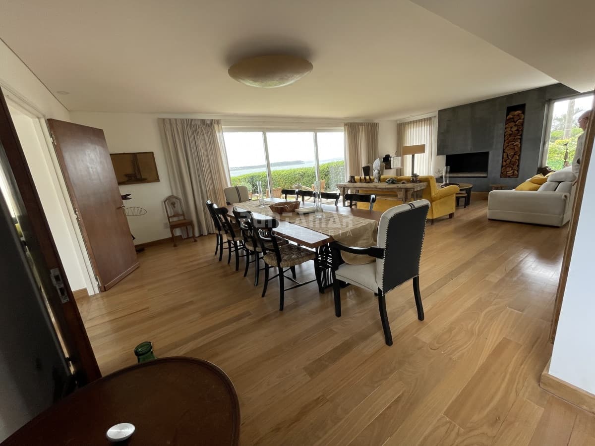 CASA EN VENTA EN LA PENINSULA, FRENTE A LA MANSA  -