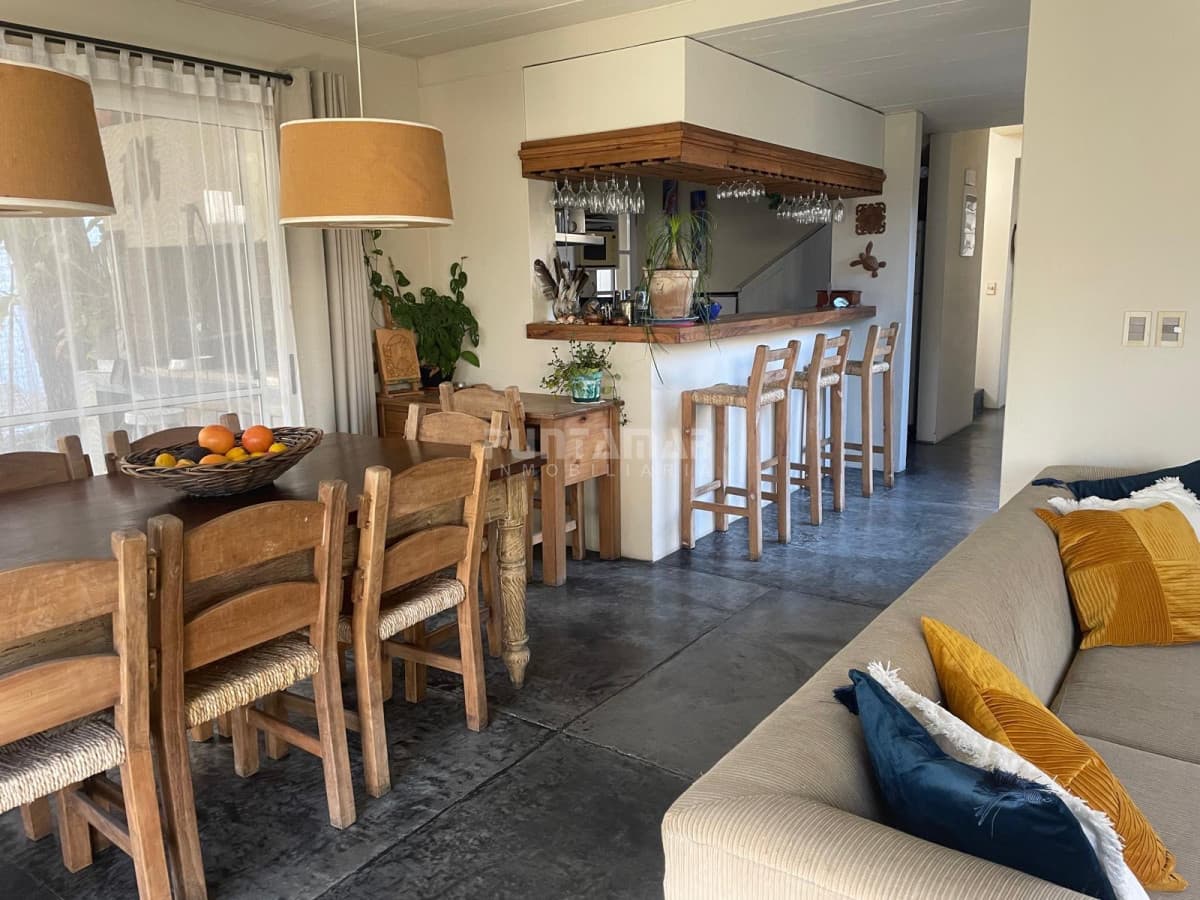 Casa en alquiler en Montoya  -