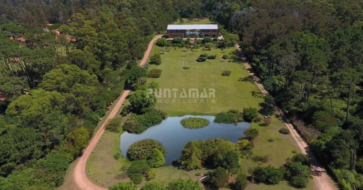 IMPORTANTE CASA EN CHACRA UBICADA EN RINCON DEL INDIO  -