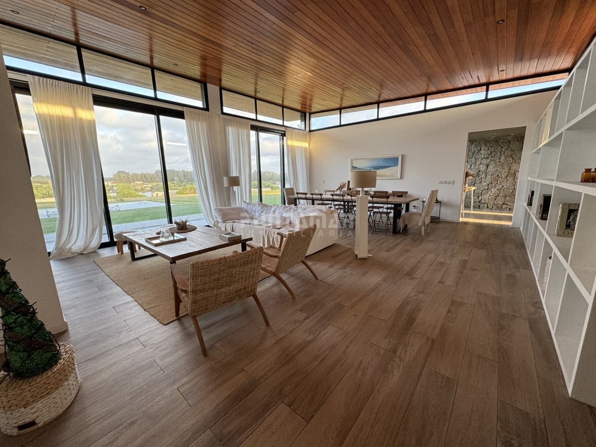 Casa en venta y alquiler en Pueblo Mio  -