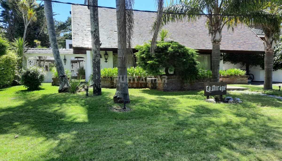 Casa ID.212852 - IMPORTANTE CASA CON GRAN PARQUE Y PISCINA EN LA MANSA