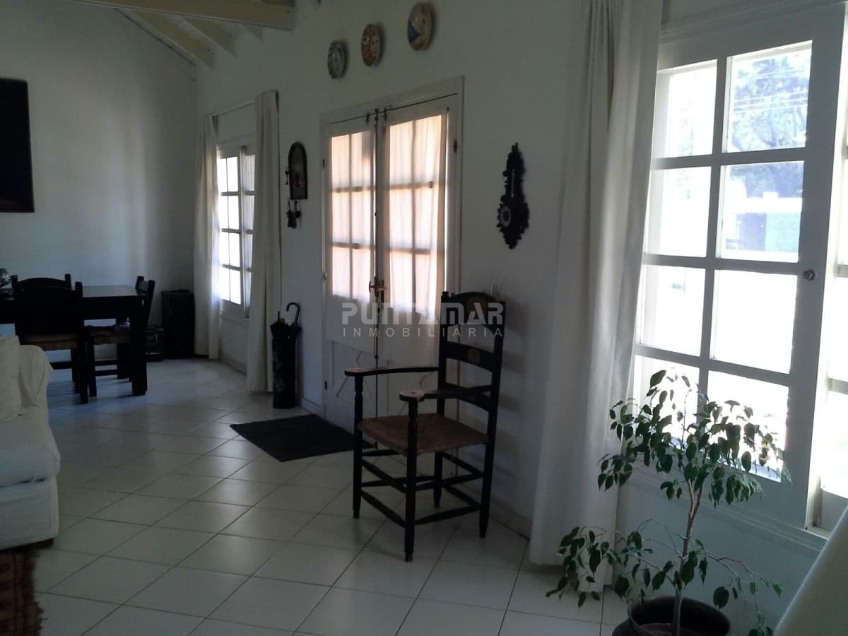 ALQUILER HERMOSA CASA EN LA BARRA A POCAS CUADRAS DEL MAR   -