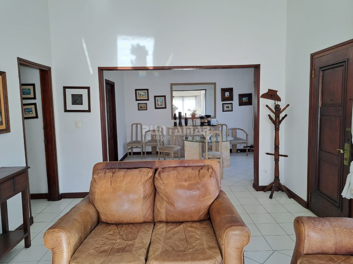 CASA DE 3 DORMITORIOS EN LA MANSA   -
