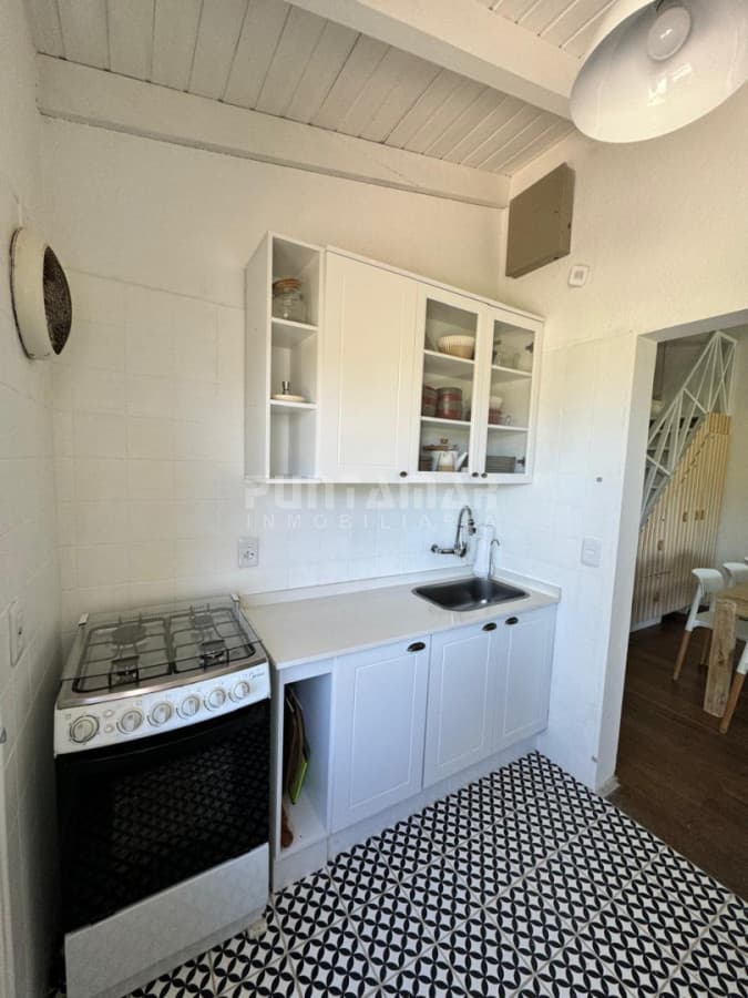 HERMOSA CASA RECICLADA DE 2 DORMITORIOS EN EL CHORRO   -