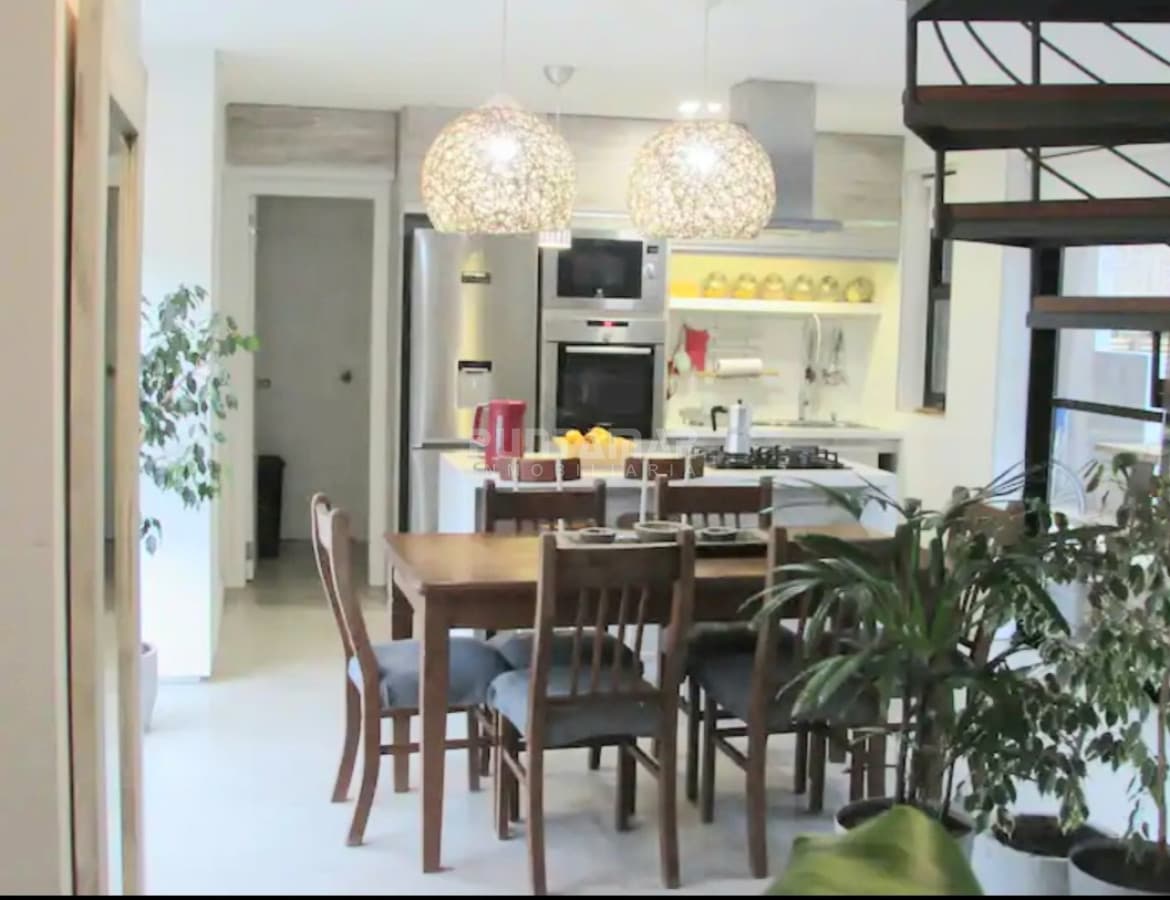 MUY LINDA CASA DE 2 PLANTAS EN SAN RAFAEL DE 4 DORMITORIOS CON PISCINA  -