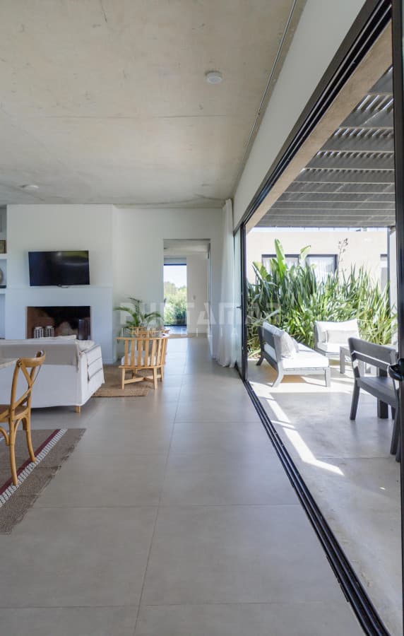 CASA EN BARRIO PRIVADO PUEBLO MÍO  -