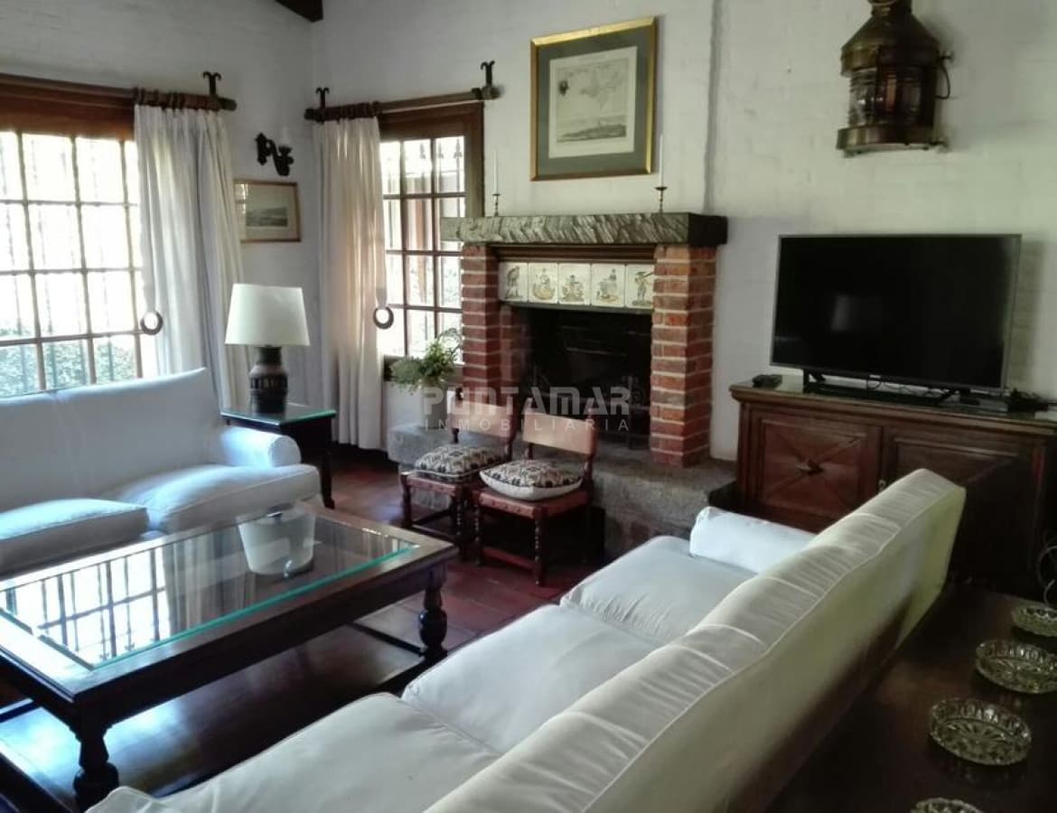 CHALET DE 4 DORMITORIOS EN PARADA 7 DE LA MANSA  -