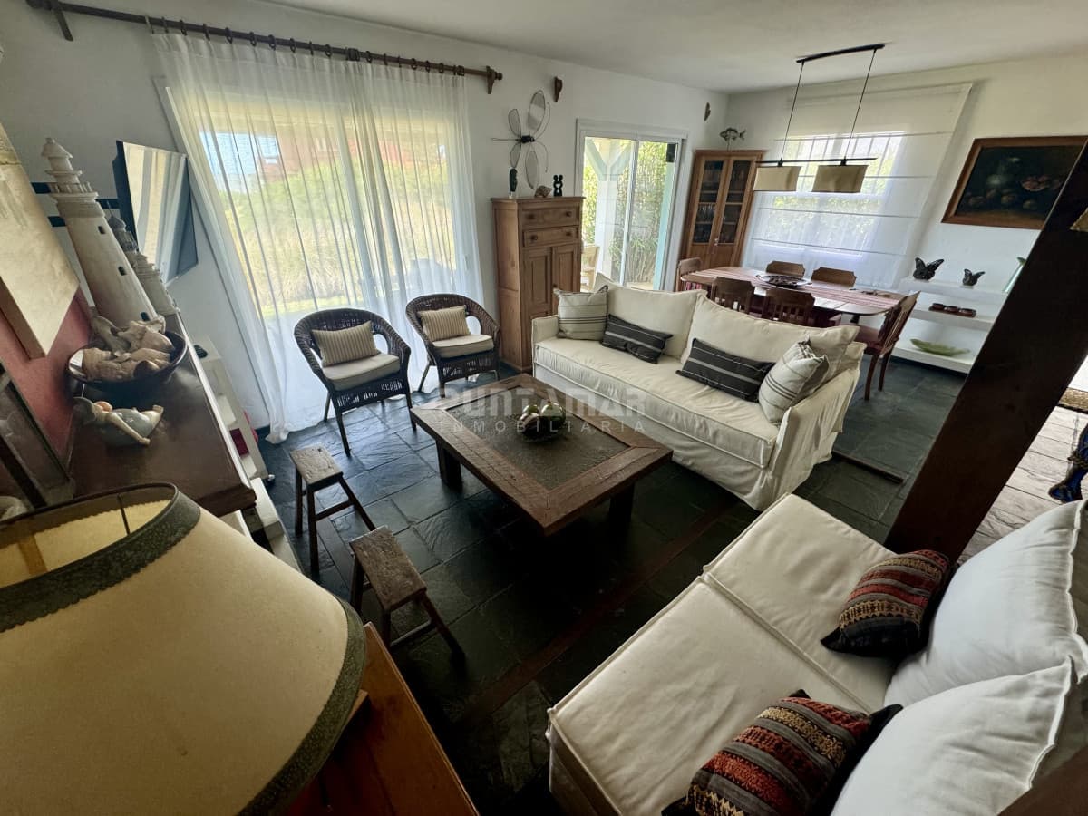 ALQUILER DE CASA EN MONTOYA CON VISTA AL MAR, 4 DOR + SERVICIO  -