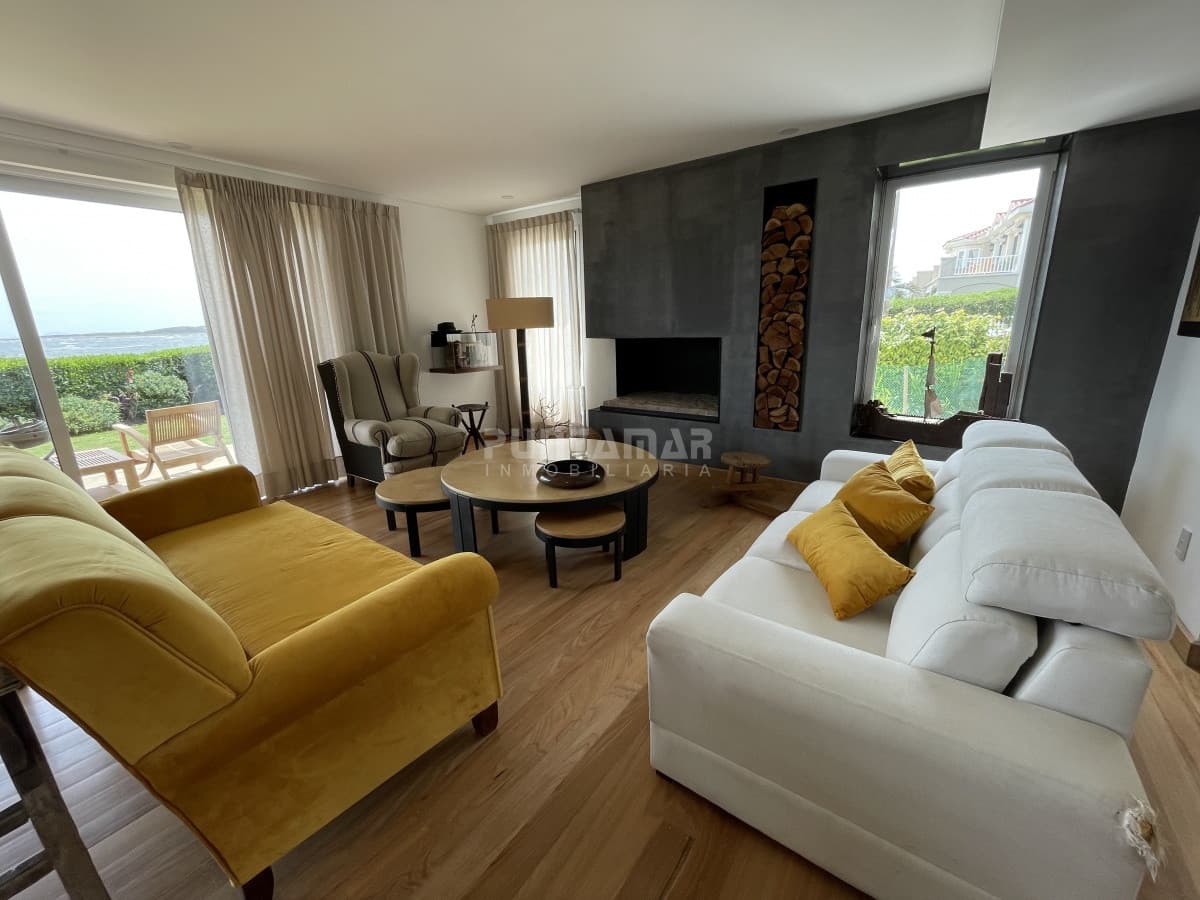 CASA EN VENTA EN LA PENINSULA, FRENTE A LA MANSA  -