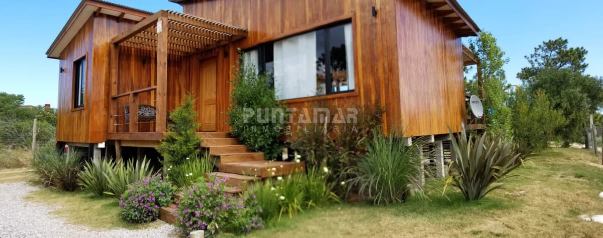 ALQUILER HERMOSA CASA A ESTRENAR EN MANANTIALES  -