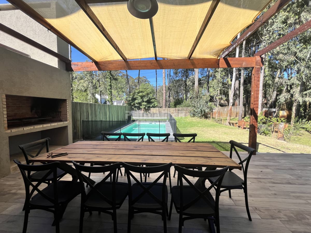 HERMOSA CASA DE 4 DORMIS Y 4 BAÑOS CON PISCINA PRIVADA EN SOLANAS COUNTRY  -