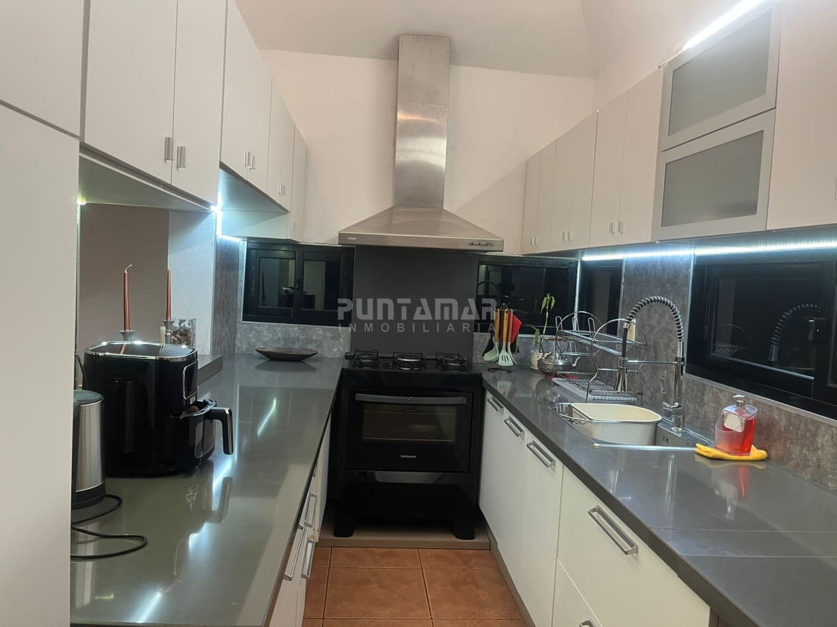 CASA EN TIO TOM A 2 CUADRAS DEL MAR  -