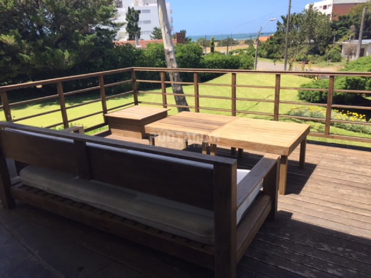 VENTA DE CASA EN SAN RAFAEL  6 DORMITORIOS   -