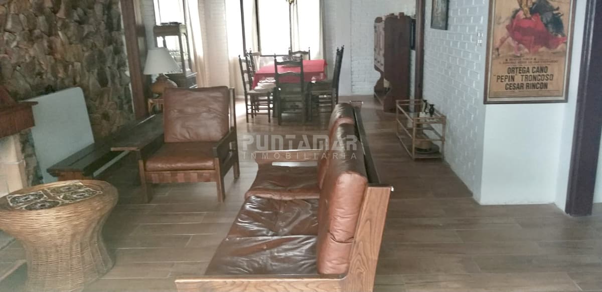 ALQUILER DE CASA DE 3 DORMITORIOS   -