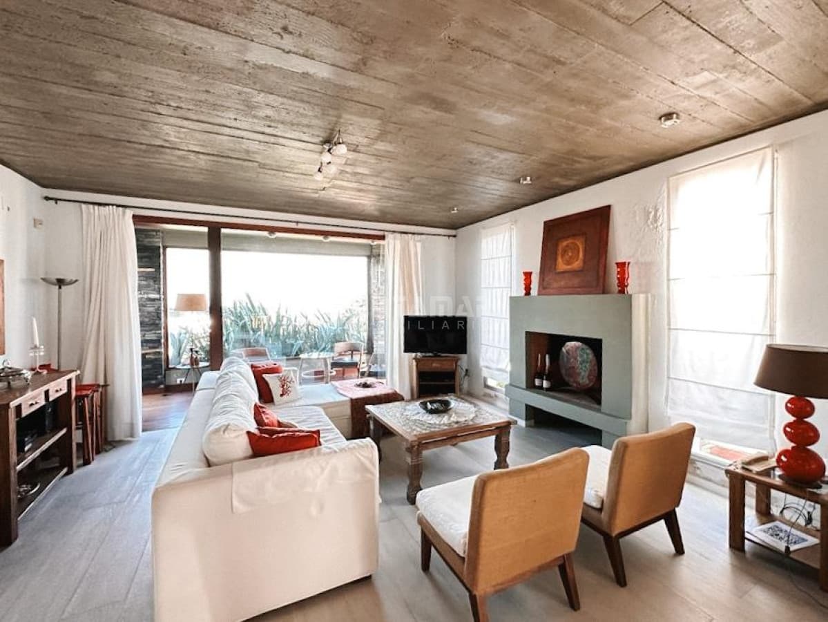 ALQUILER  CASA EN MONTOYA A UNA CUADRA DEL MAR  -