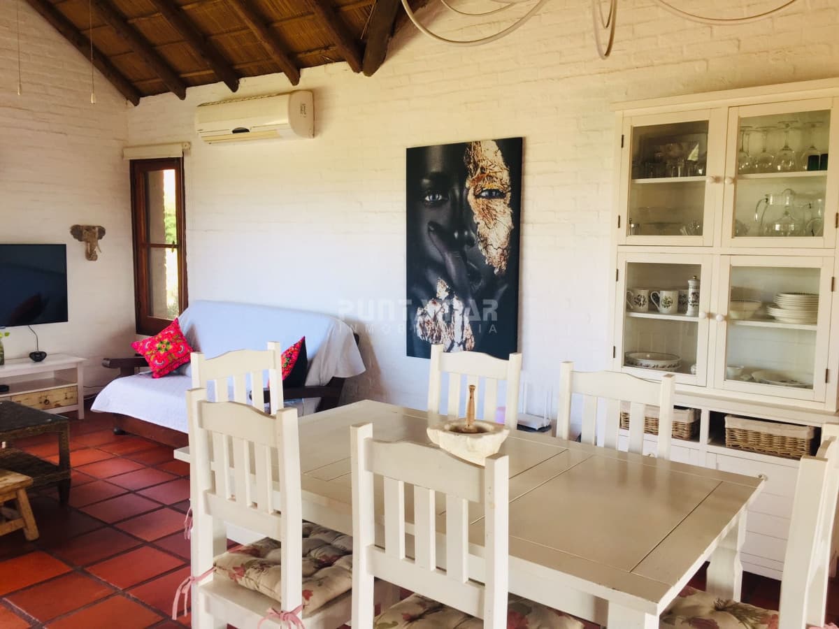 ALQUILER CASA DE 3 DORMITORIOS A PASOS DEL MAR EN MONTOYA   -