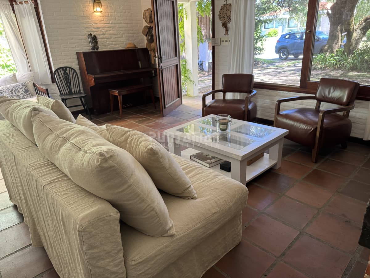 CASA  EN ALQUILER 3 DORMITORIOS CON PISCINA EN RINCÓN DEL INDIO  -