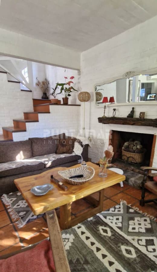 MUY LINDA CASA DE 4 DORMITORIOS EN EL CORAZON DE LA BARRA  -