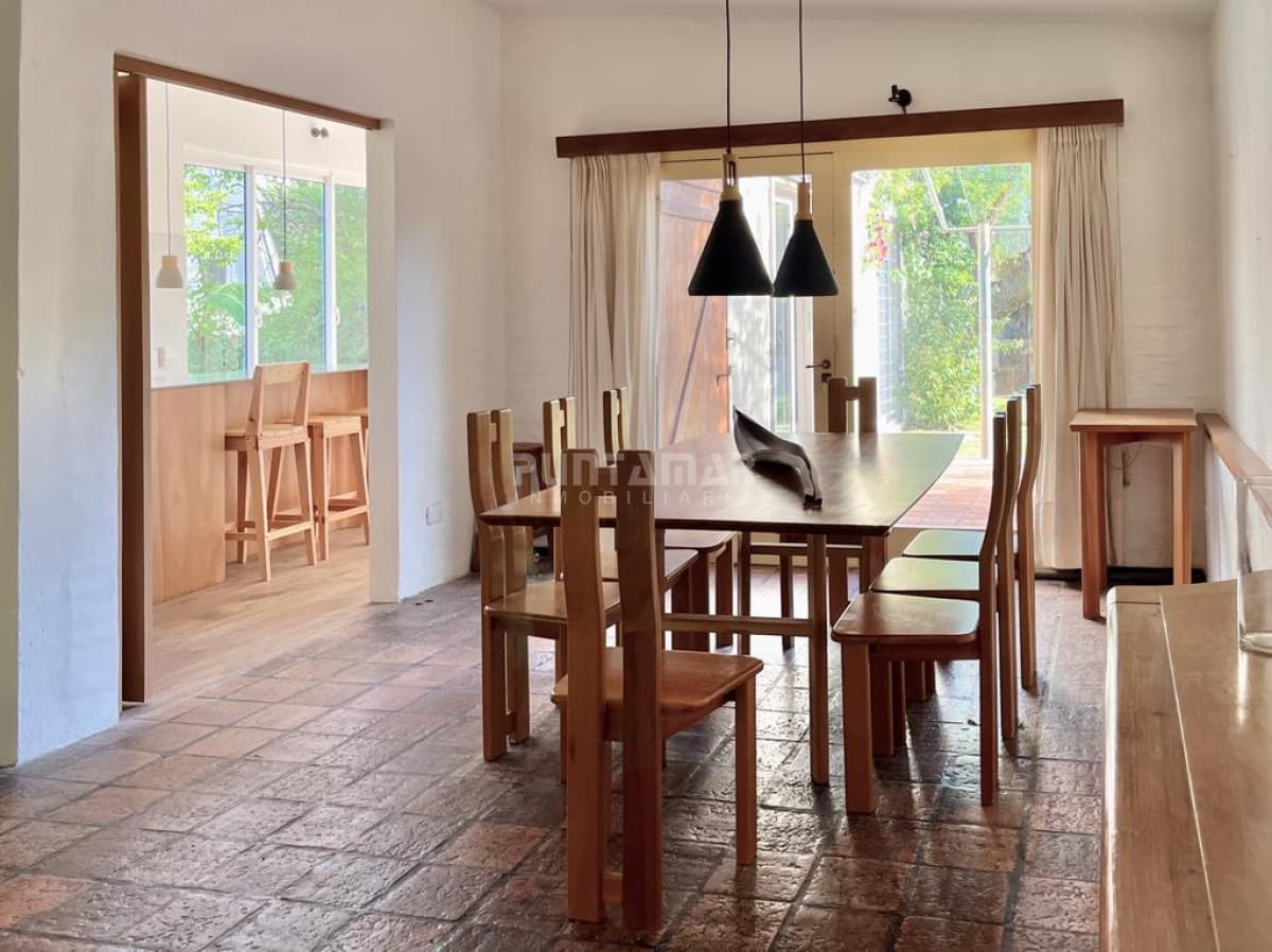 ALQUILER DE CASA  DE 4 DORMITORIOS CON PISCINA EN RINCON DEL INDIO  -