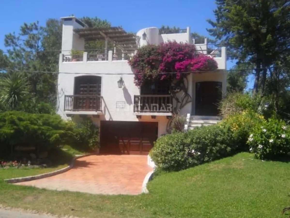 ALQUILER DE CASA DE 6 DORMITORIOS EN RINCON DEL INDIO  -