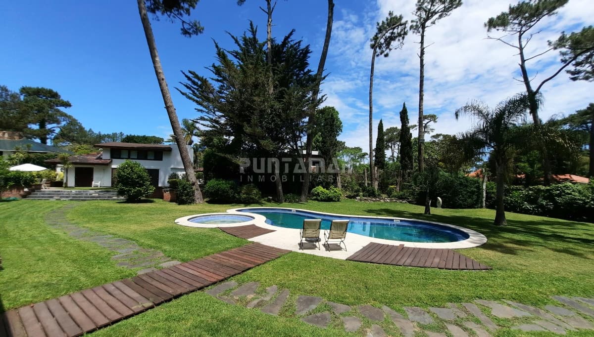 Casa ID.212852 - IMPORTANTE CASA CON GRAN PARQUE Y PISCINA EN LA MANSA