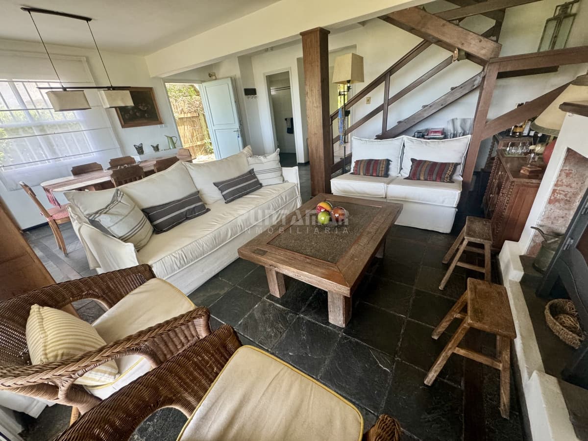 ALQUILER DE CASA EN MONTOYA CON VISTA AL MAR, 4 DOR + SERVICIO  -