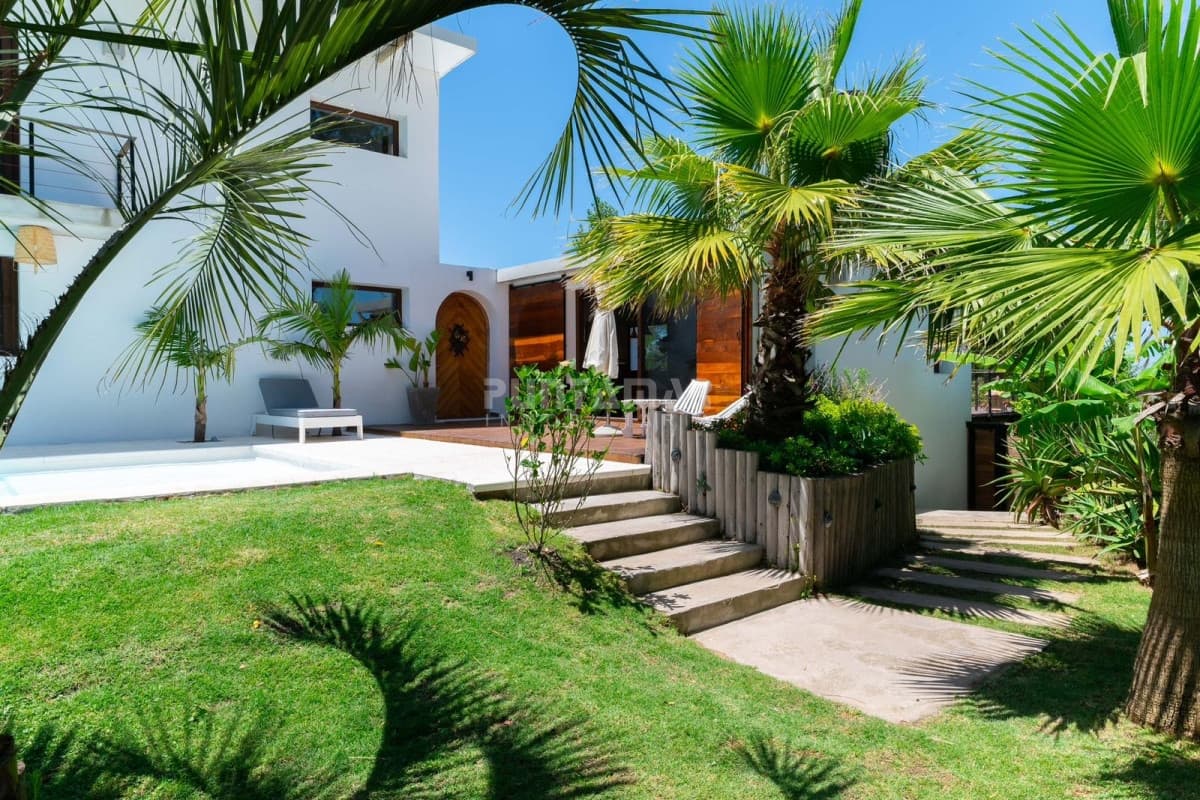Casa en La Barra con piscina climatizada en alquiler  -