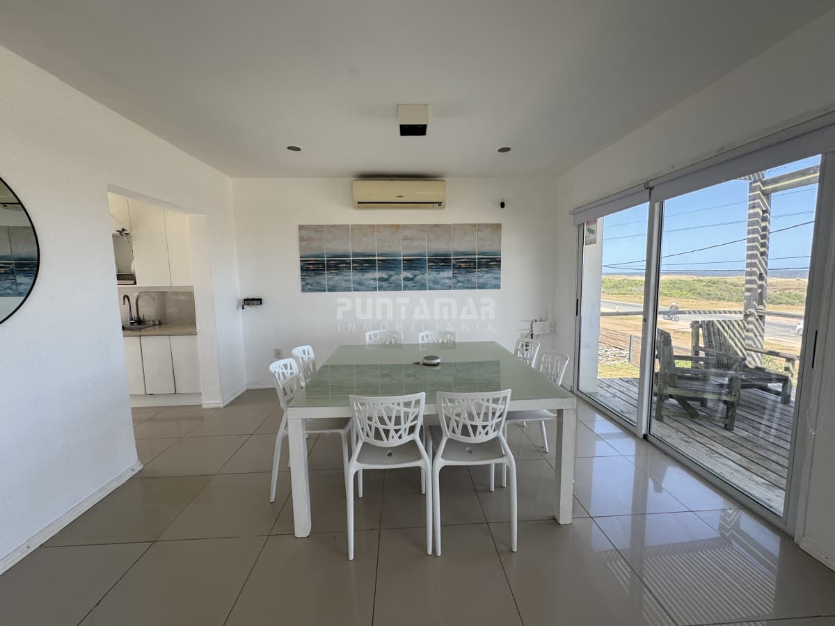 Casa en alquiler Balneario Bueno Aires frente al mar y piscina climatizada  -